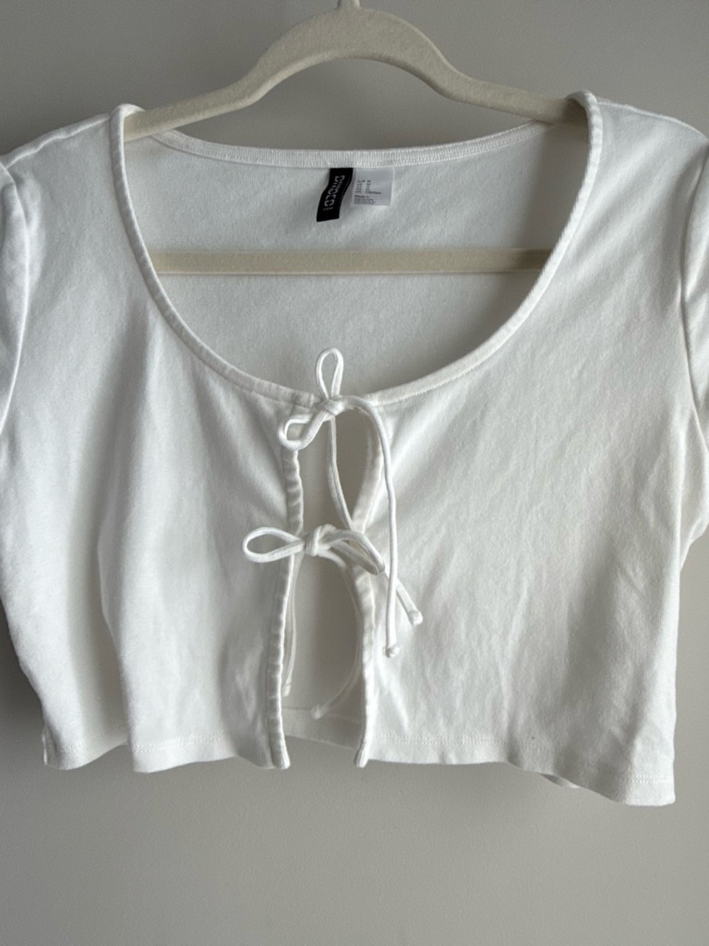 H&M White Tie-Front Crop Top